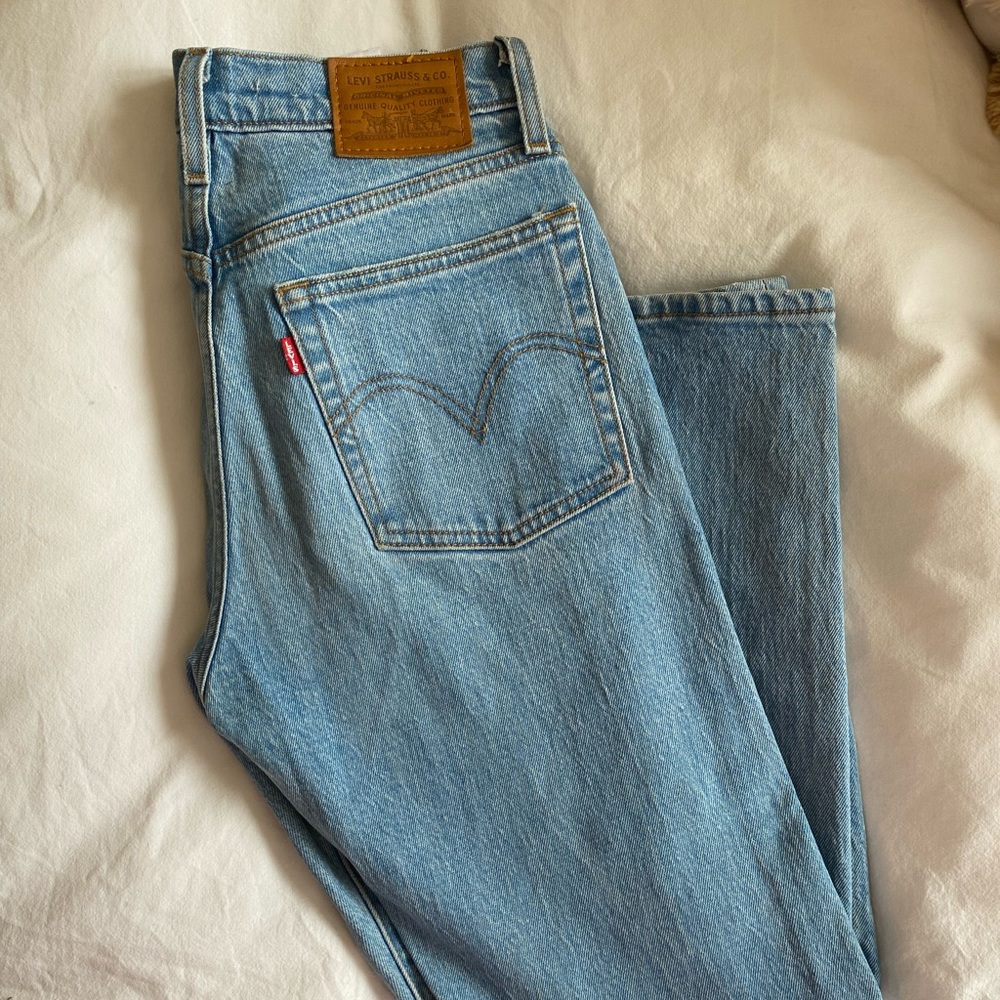 LEVIS WEDGIE LIGHT WASH JEANS